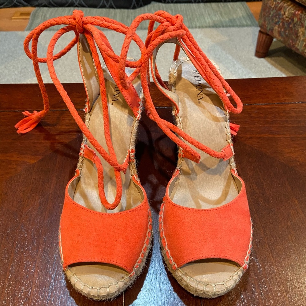 Coral tie-up wedges size 6.5